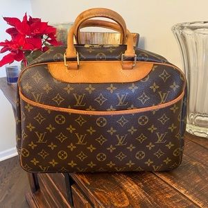 Beautiful vintage Louis Vuitton Deauville Tote